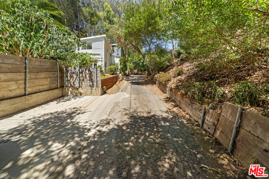 8301 Lookout Mountain Ave