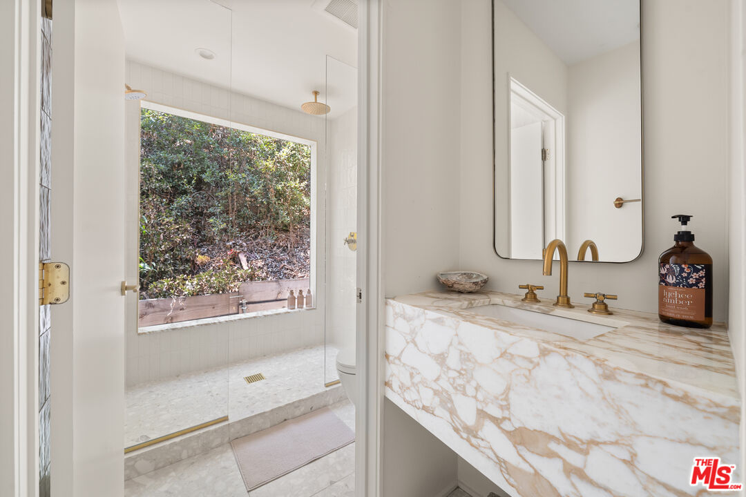 8301 Lookout Mountain Ave