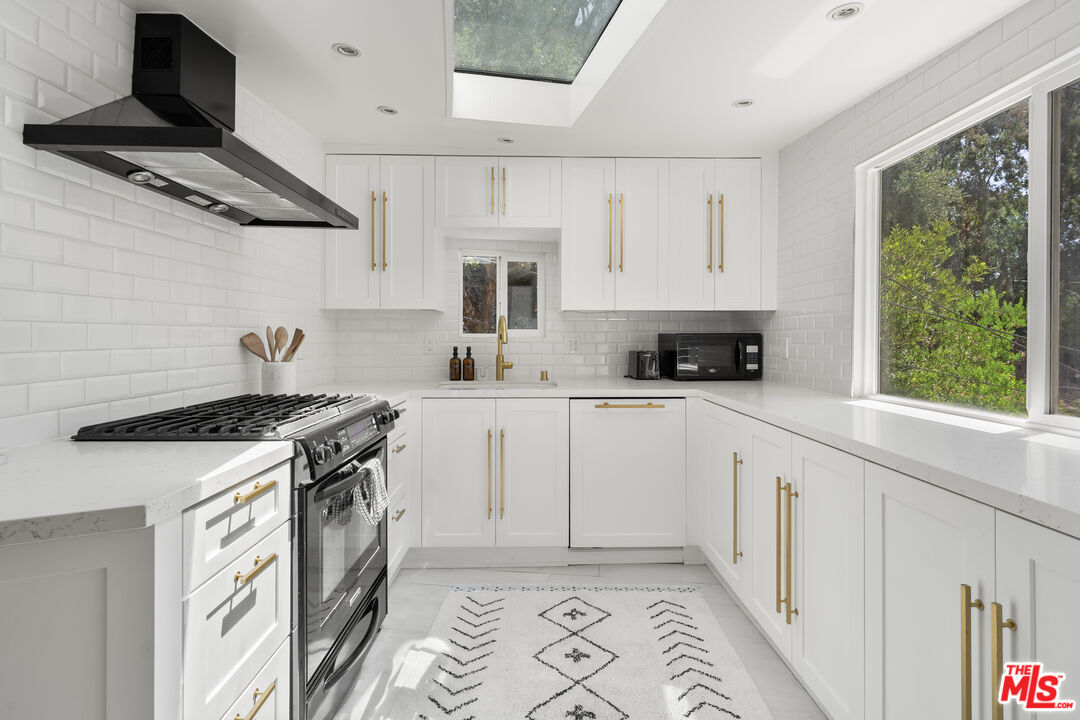 8301 Lookout Mountain Ave