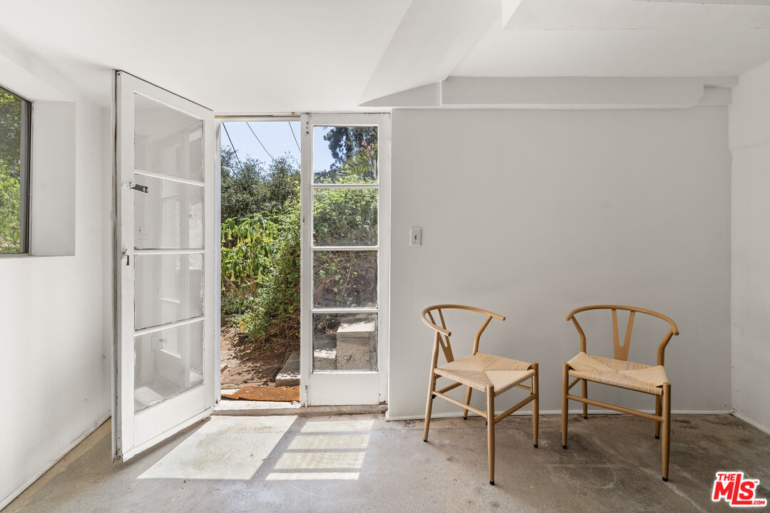 8301 Lookout Mountain Ave