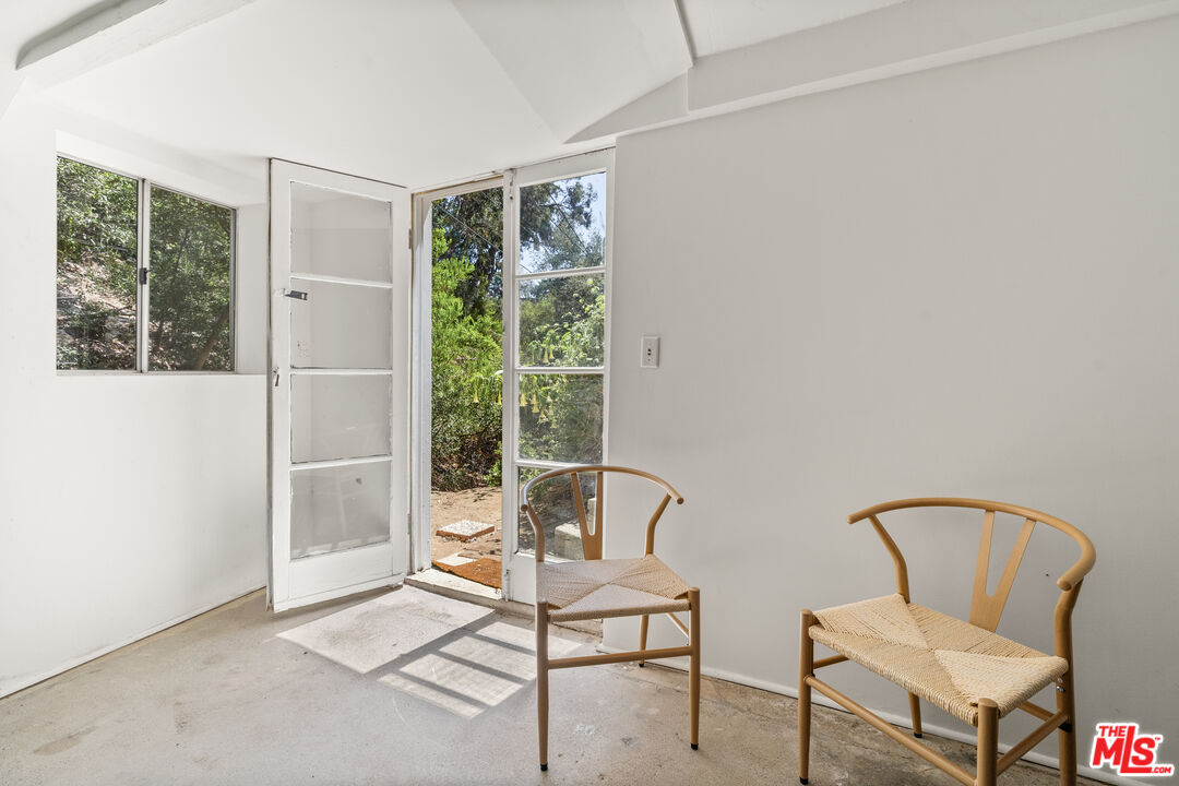 8301 Lookout Mountain Ave