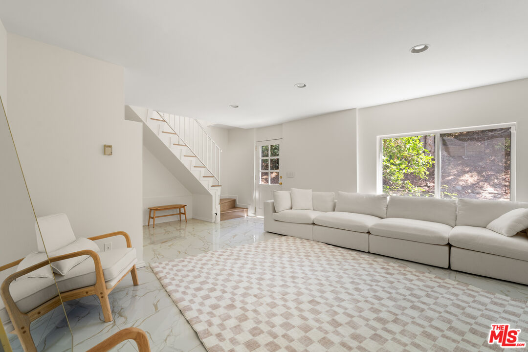 8301 Lookout Mountain Ave