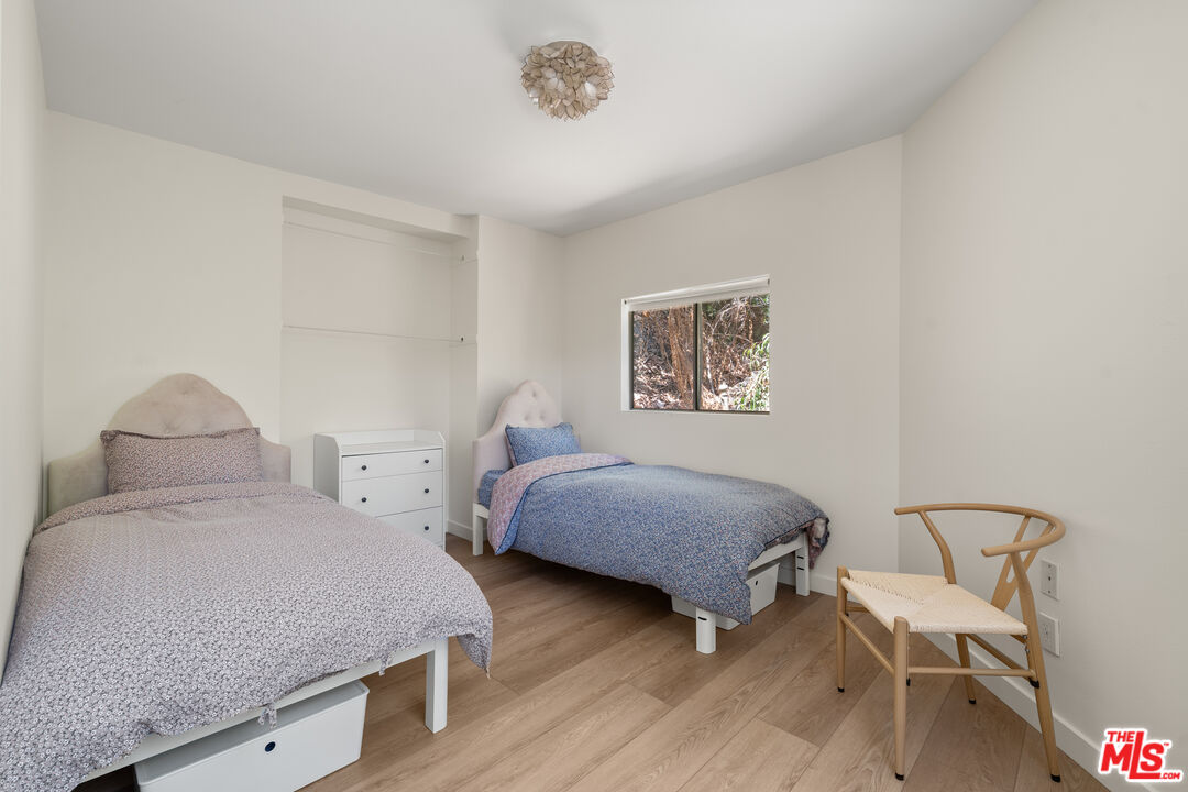 8301 Lookout Mountain Ave