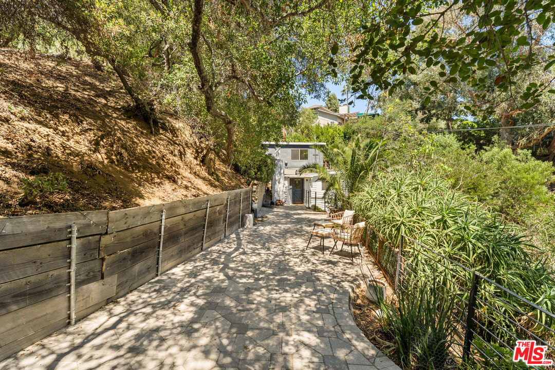 8301 Lookout Mountain Ave