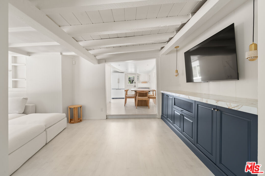 8301 Lookout Mountain Ave