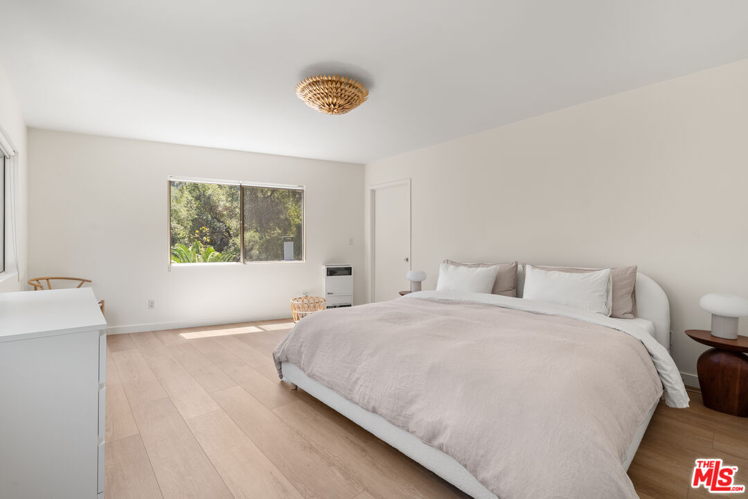 8301 Lookout Mountain Ave