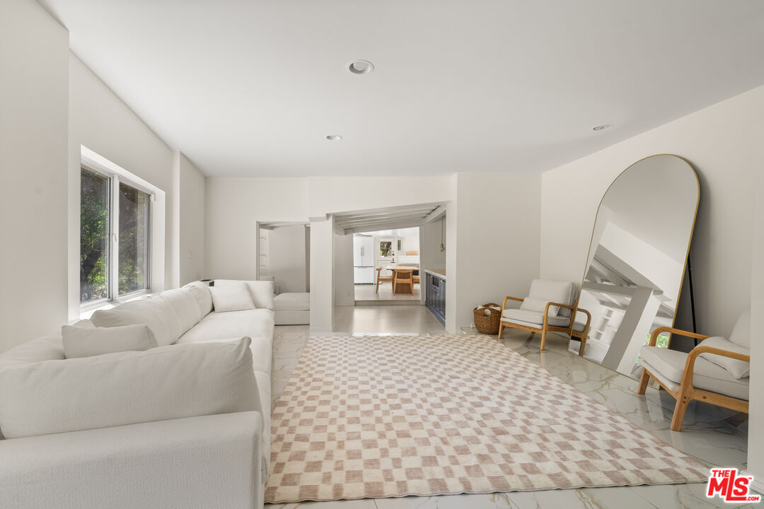 8301 Lookout Mountain Ave