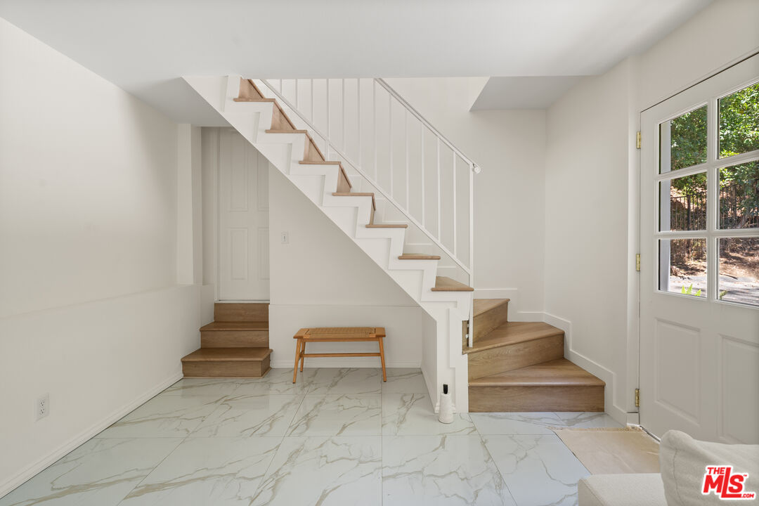 8301 Lookout Mountain Ave