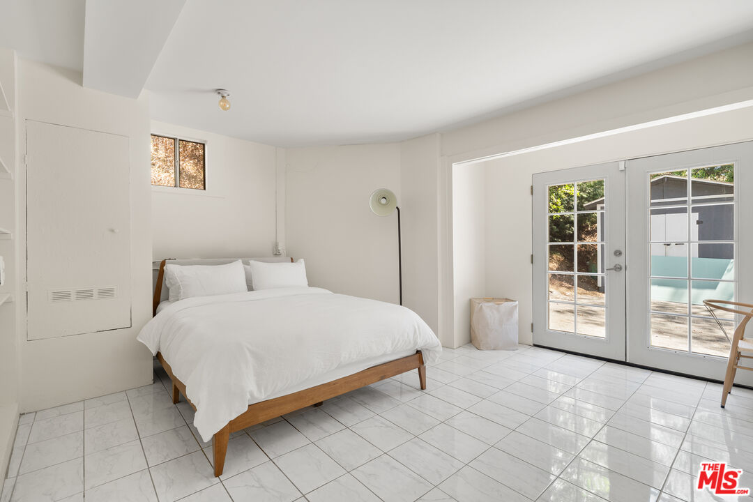 8301 Lookout Mountain Ave