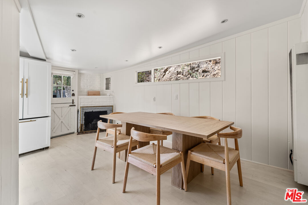 8301 Lookout Mountain Ave