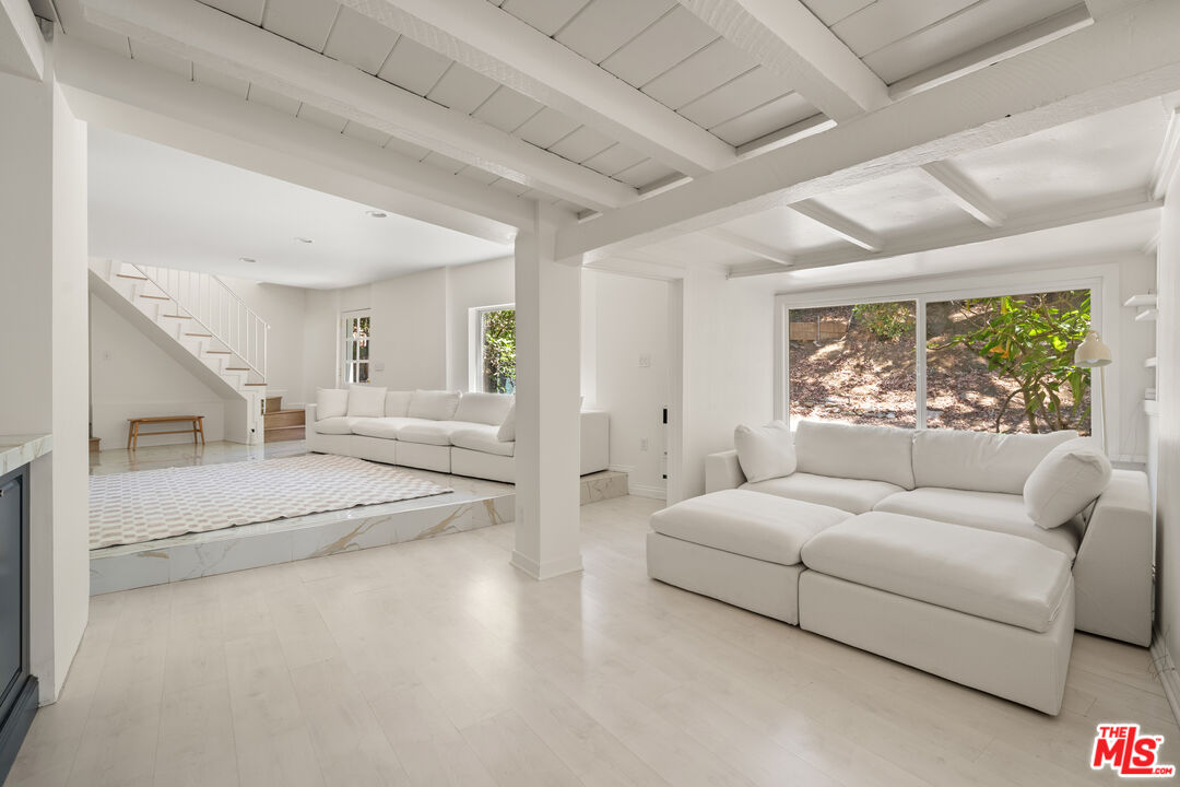 8301 Lookout Mountain Ave