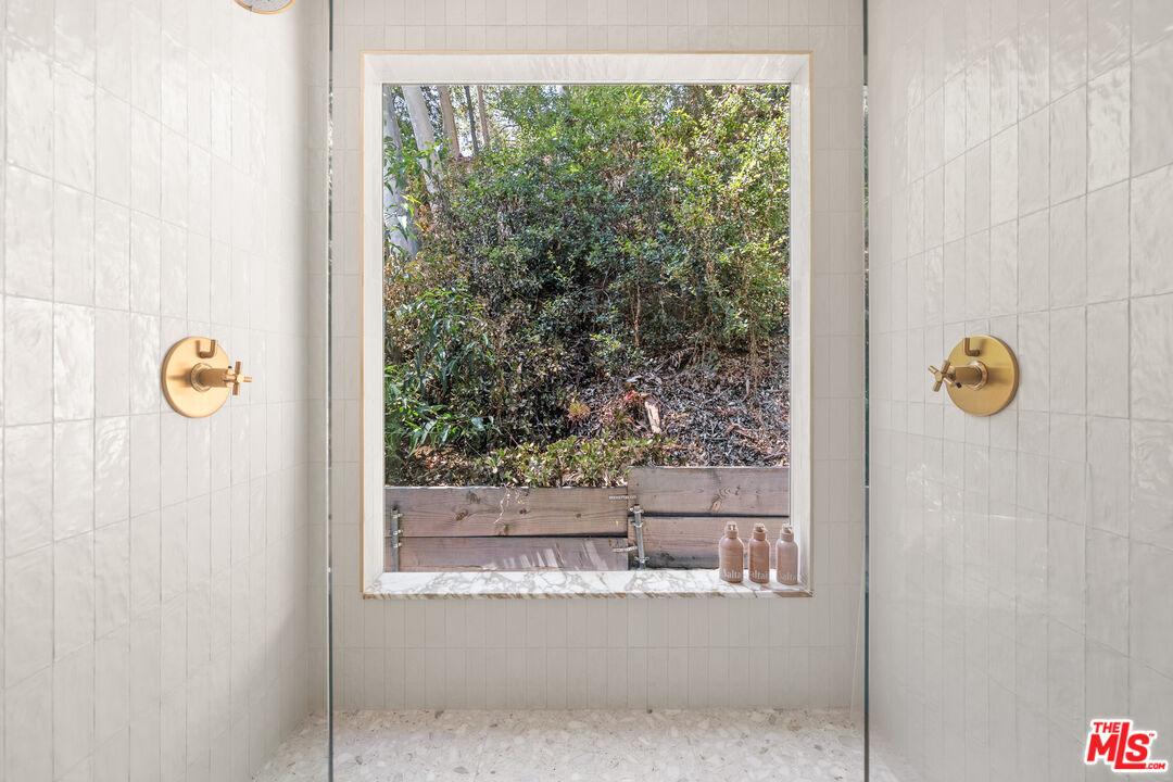 8301 Lookout Mountain Ave