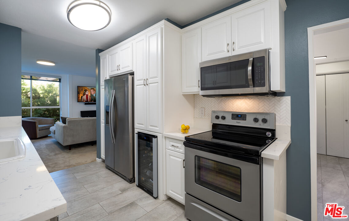 927 N Kings Rd Unit: 317