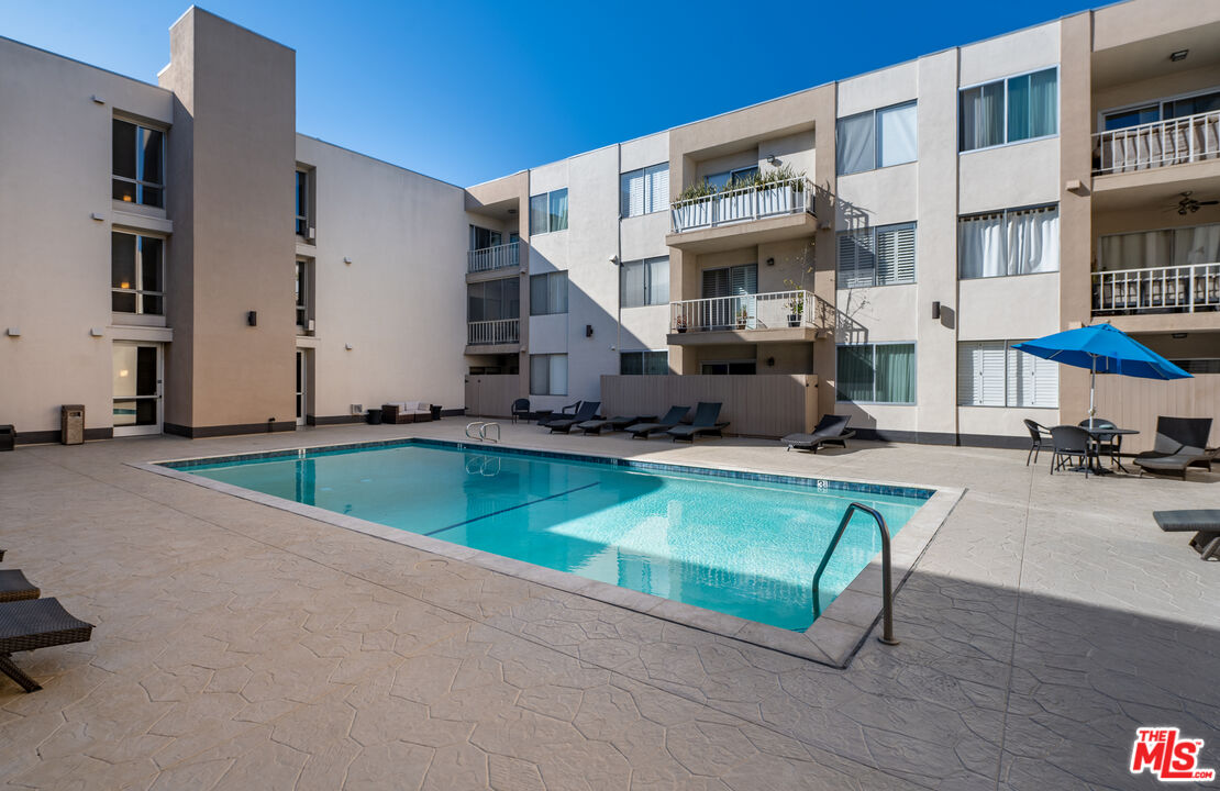 927 N Kings Rd Unit: 317