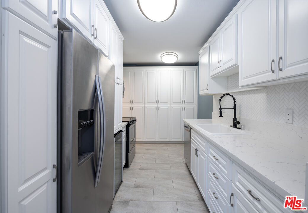 927 N Kings Rd Unit: 317