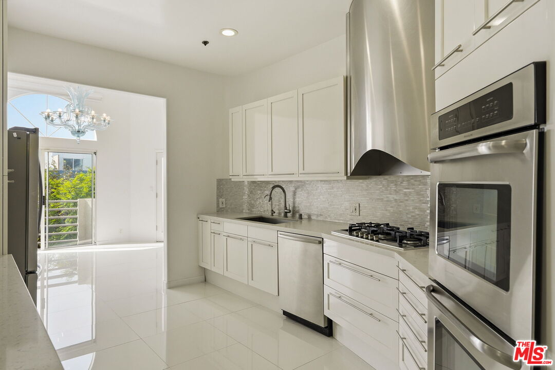 840 N Croft Ave Unit: 301