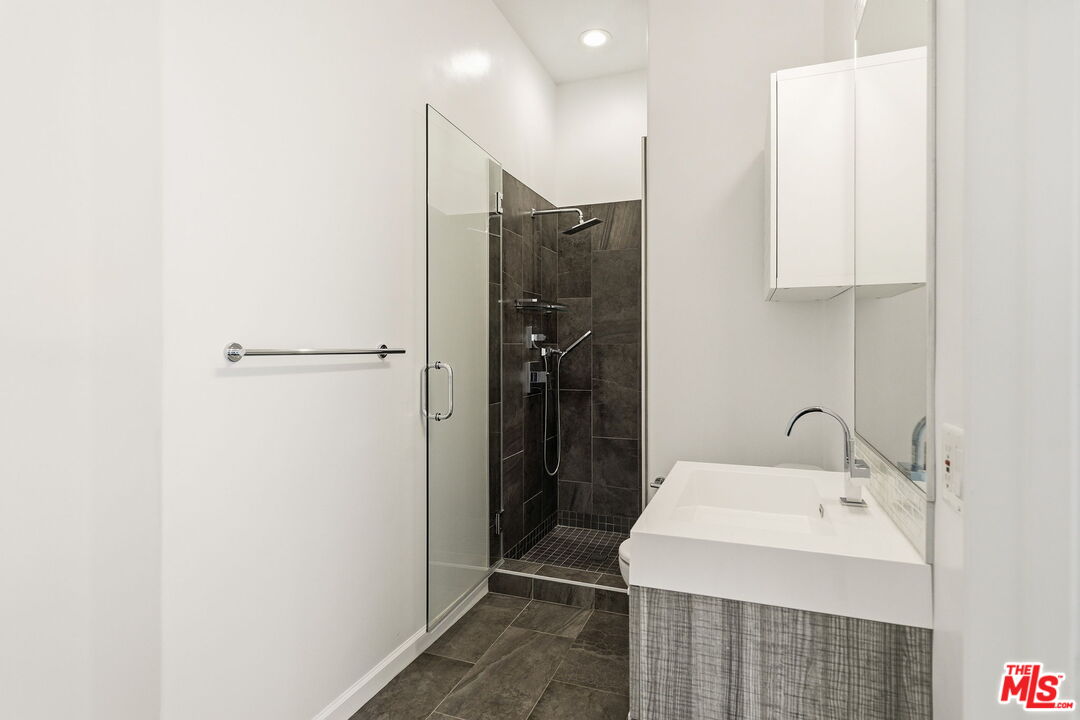 840 N Croft Ave Unit: 301