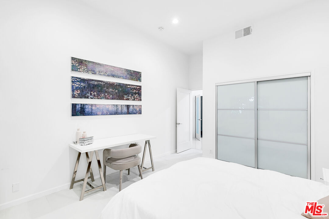 840 N Croft Ave Unit: 301