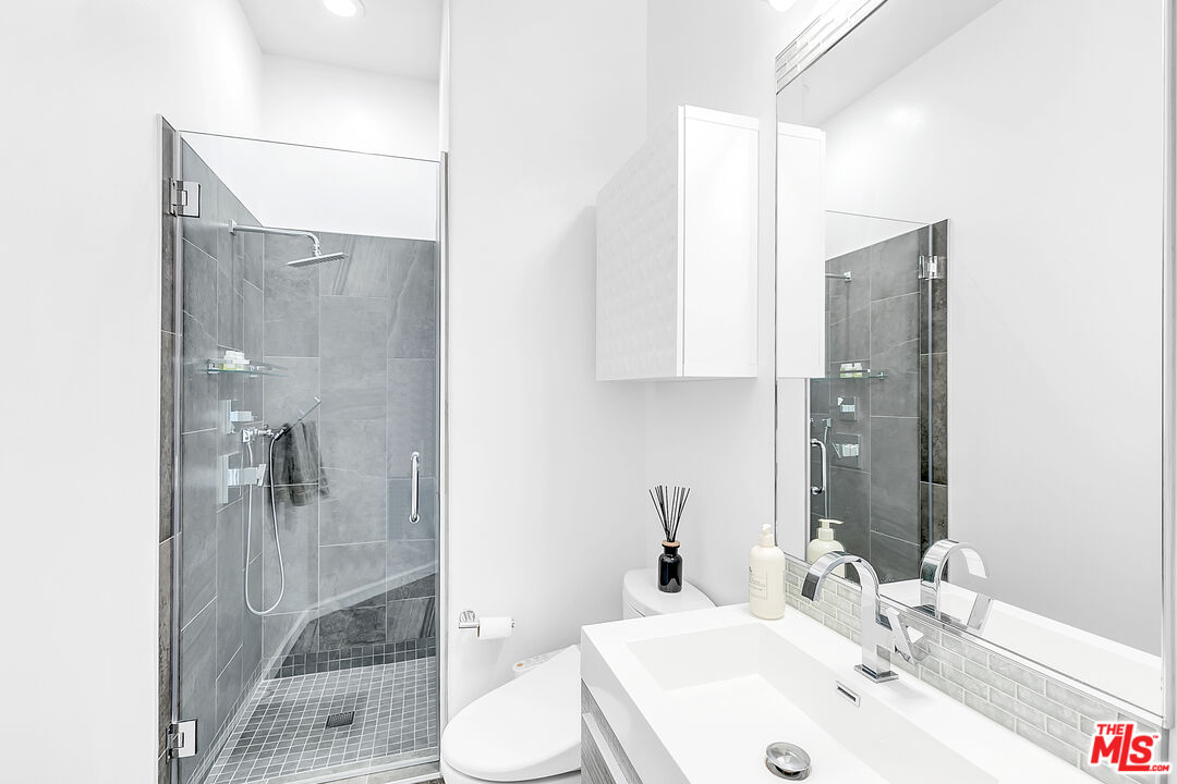 840 N Croft Ave Unit: 301