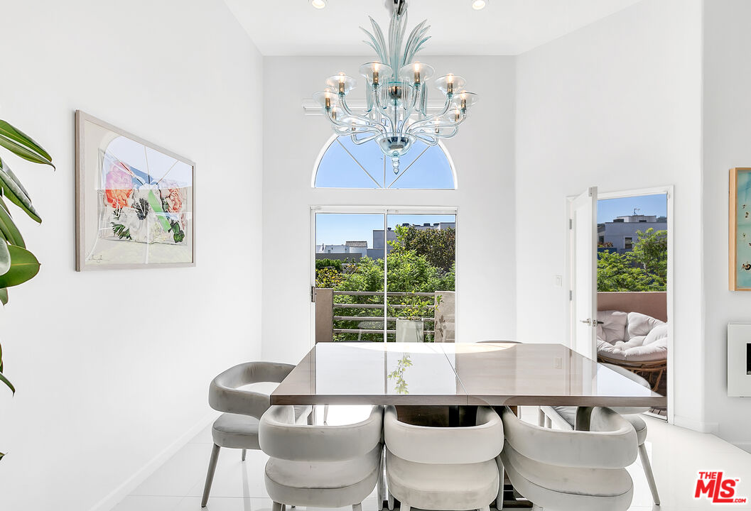 840 N Croft Ave Unit: 301