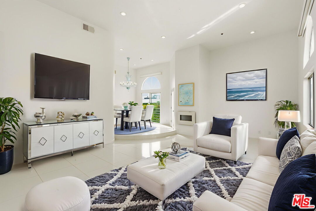 840 N Croft Ave Unit: 301