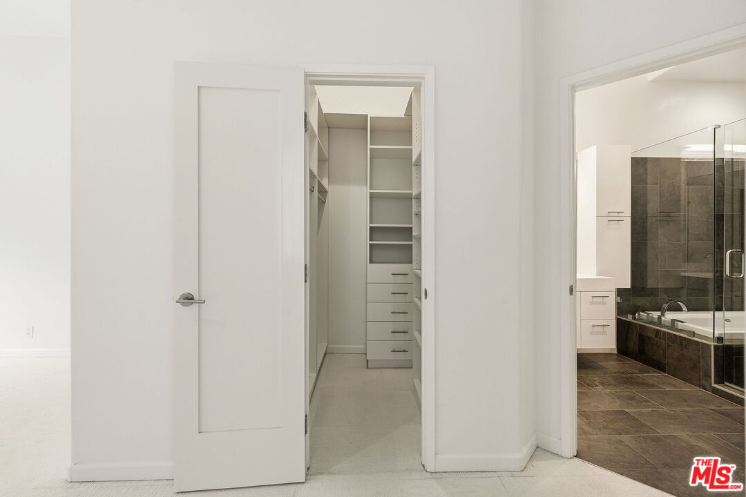 840 N Croft Ave Unit: 301