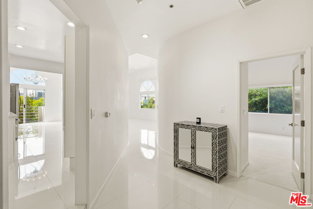 840 N Croft Ave Unit: 301