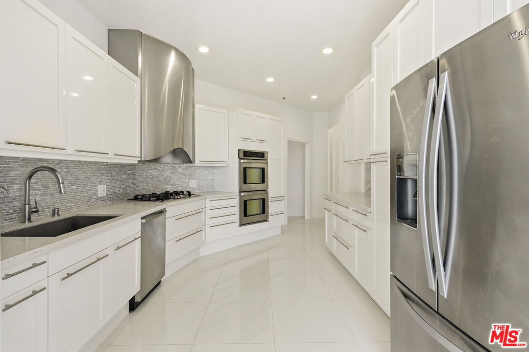 840 N Croft Ave Unit: 301