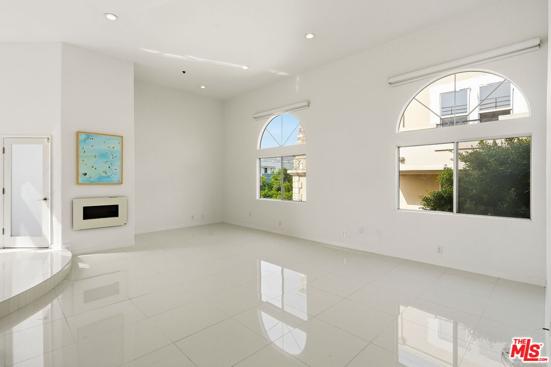 840 N Croft Ave Unit: 301