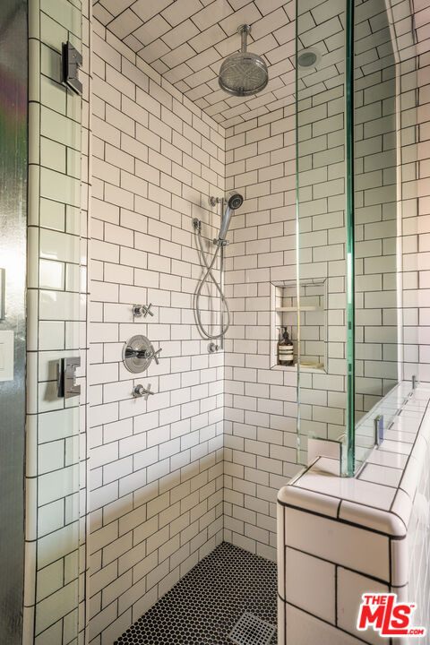 2137 Sunset Plaza Dr