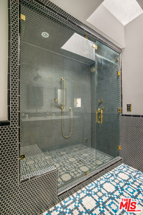 2137 Sunset Plaza Dr