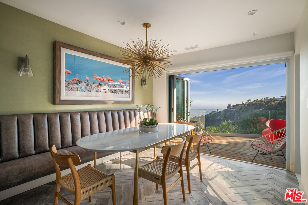 2137 Sunset Plaza Dr