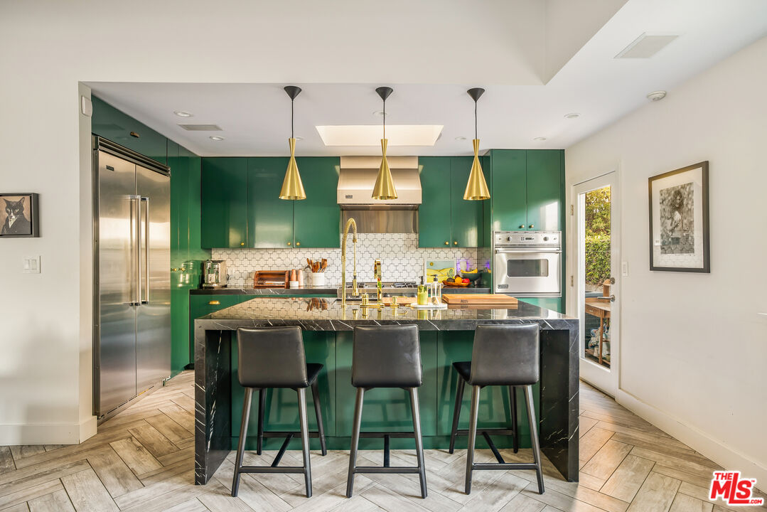 2137 Sunset Plaza Dr