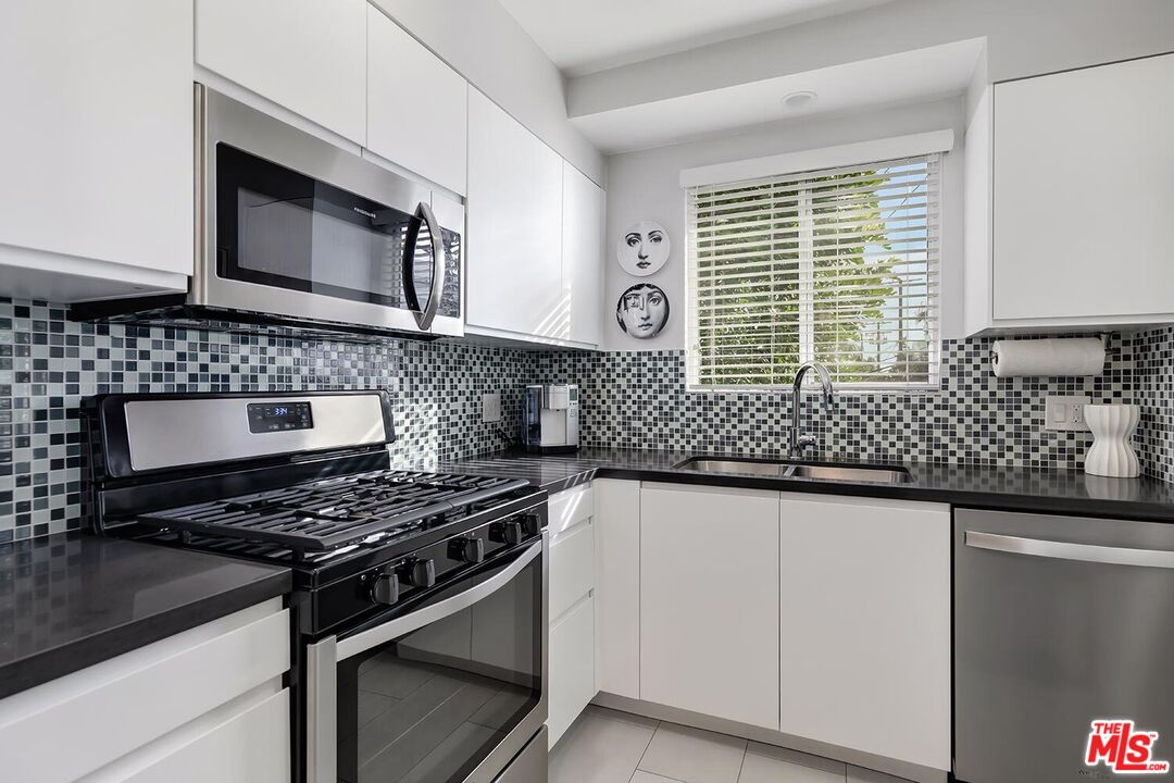 1035 N Sierra Bonita Ave