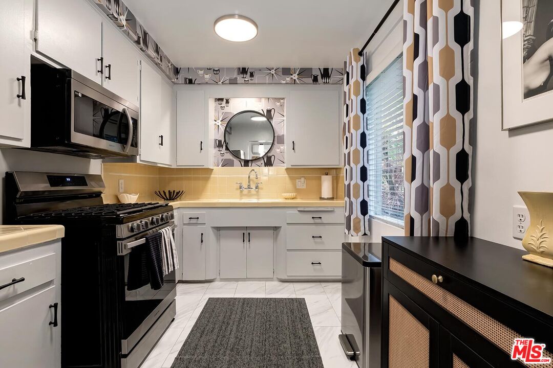 1035 N Sierra Bonita Ave