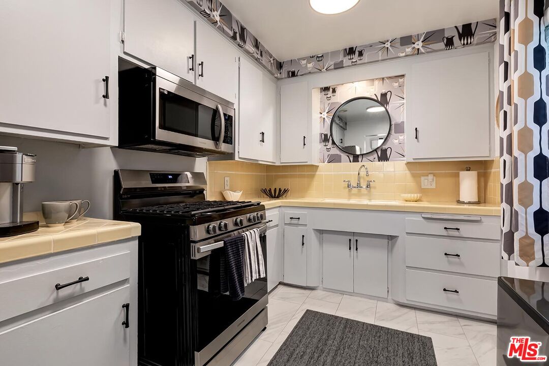 1035 N Sierra Bonita Ave