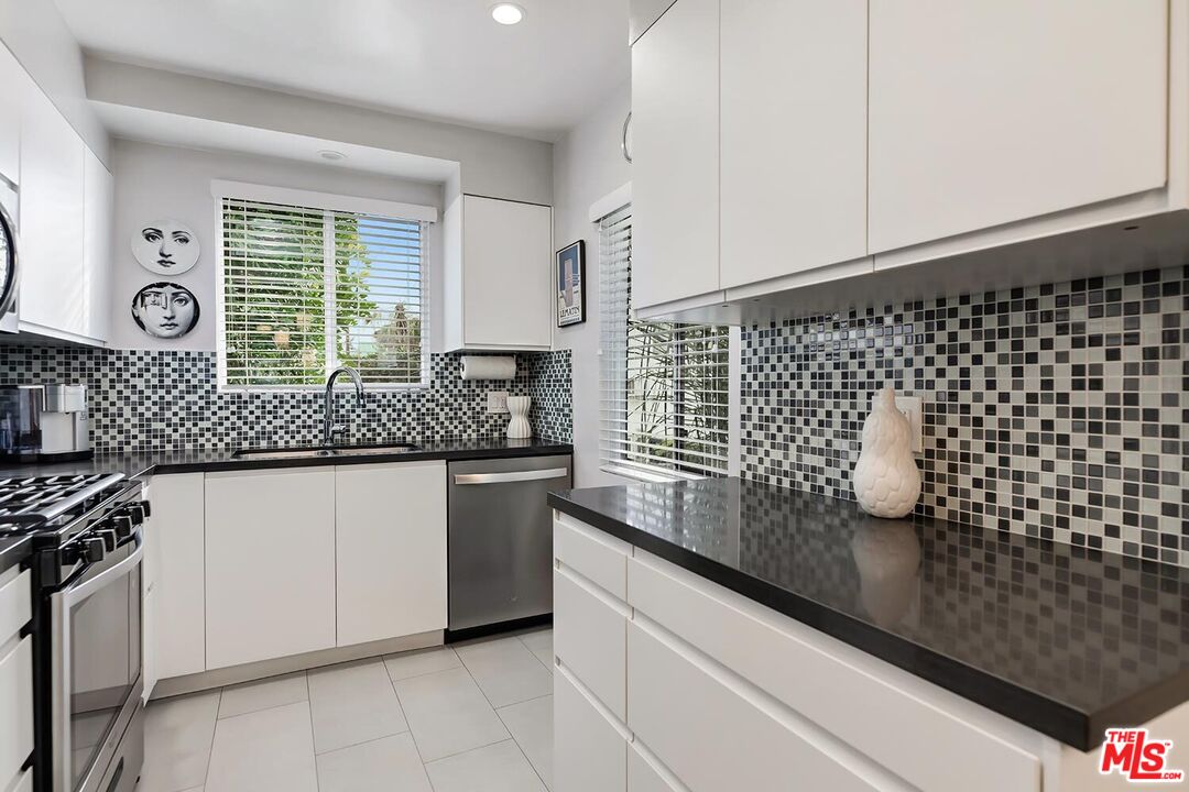 1035 N Sierra Bonita Ave