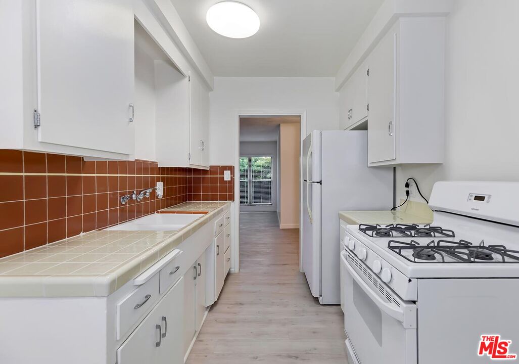 1035 N Sierra Bonita Ave