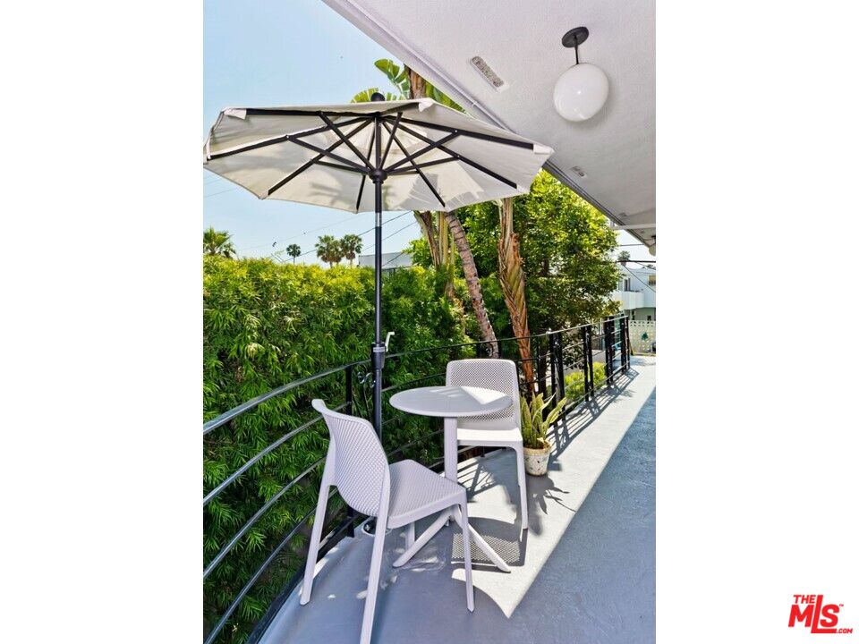 1035 N Sierra Bonita Ave