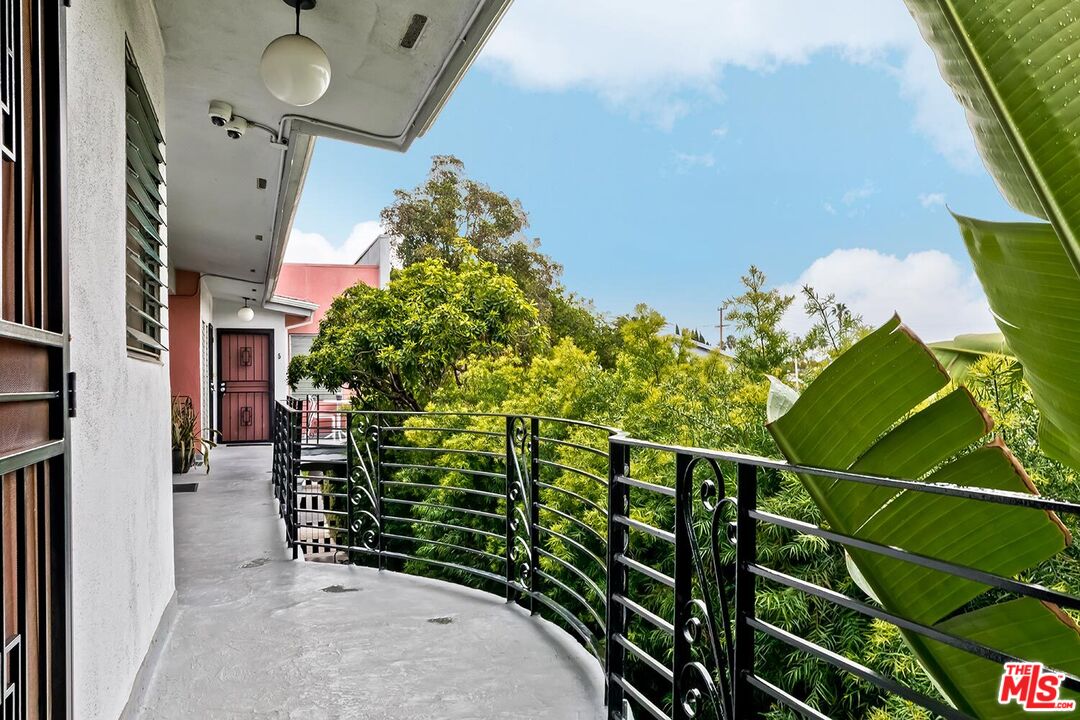 1035 N Sierra Bonita Ave