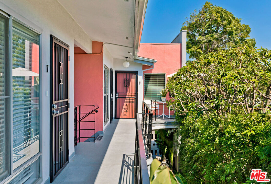 1035 N Sierra Bonita Ave