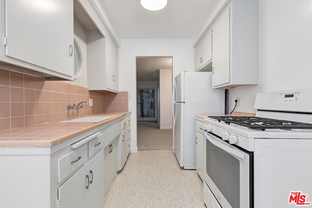 1035 N Sierra Bonita Ave