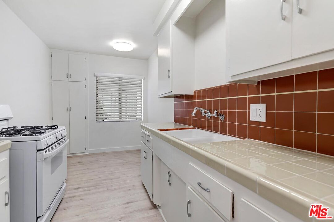 1035 N Sierra Bonita Ave