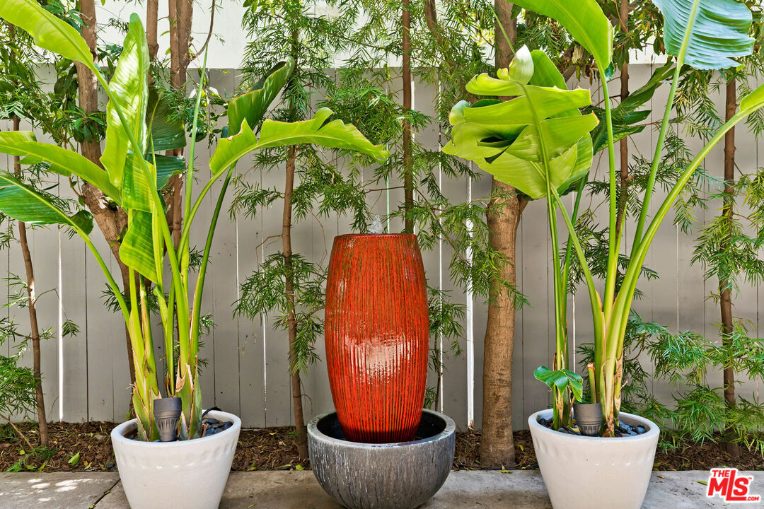 1035 N Sierra Bonita Ave