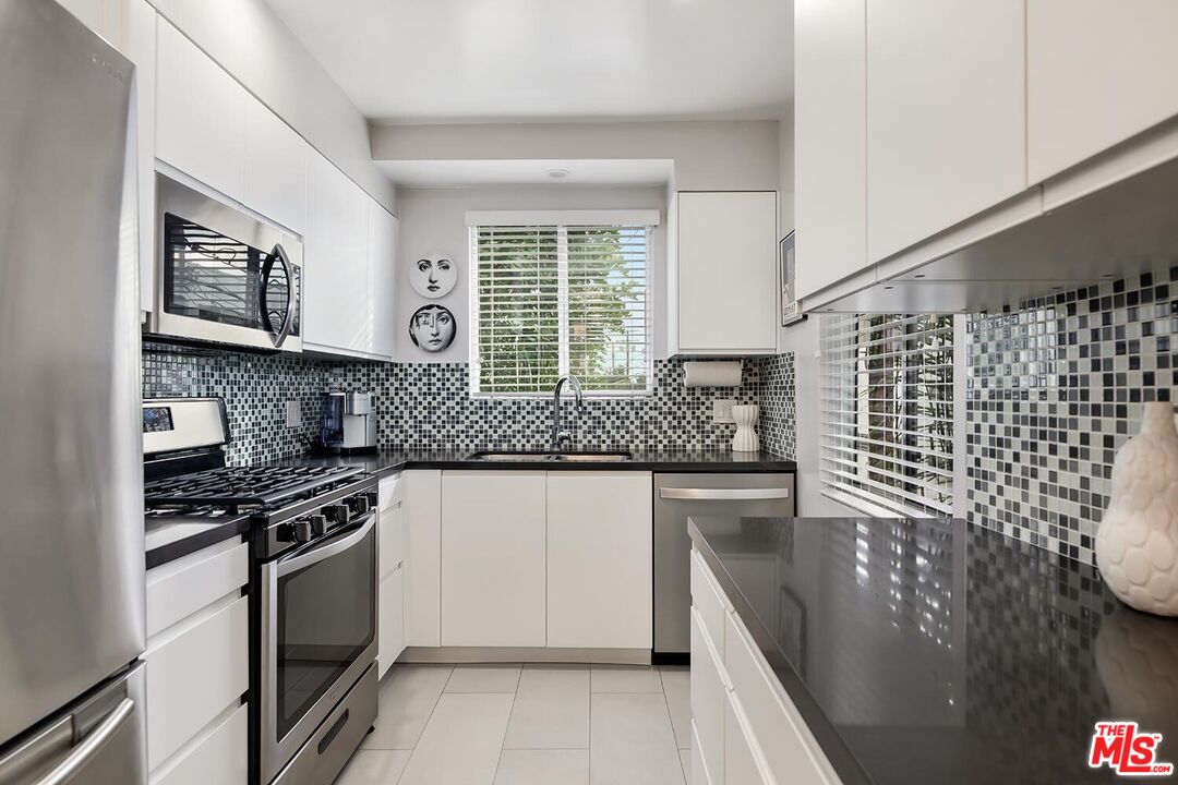 1035 N Sierra Bonita Ave