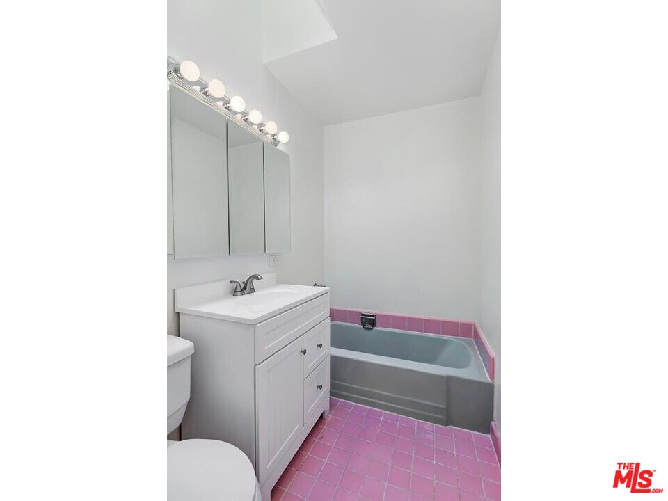 1035 N Sierra Bonita Ave