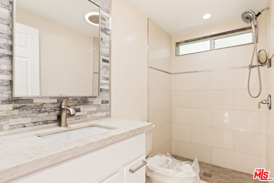 8250 Lankershim Blvd Unit: 198