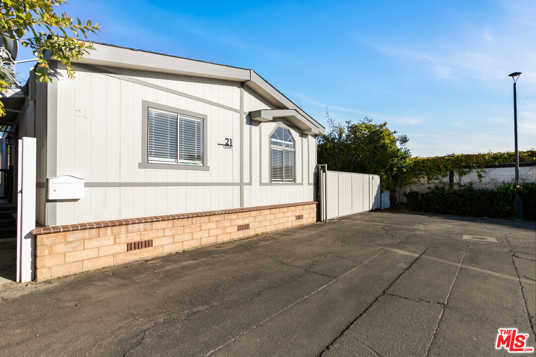 8250 Lankershim Blvd Unit: 198