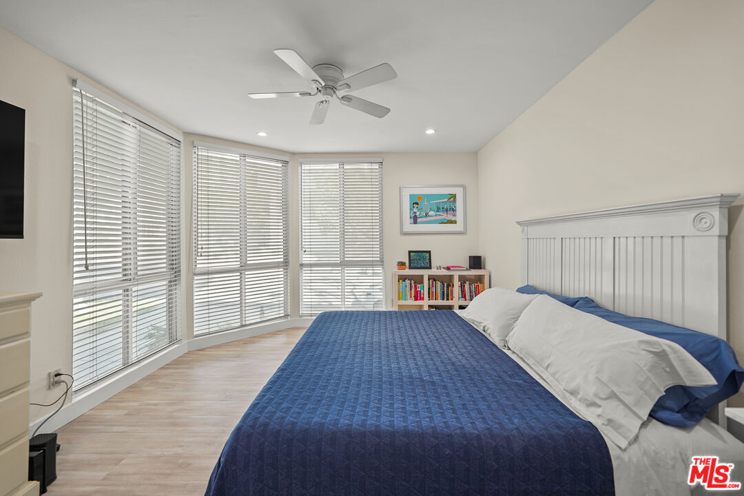 8530 Holloway Dr Unit: 215