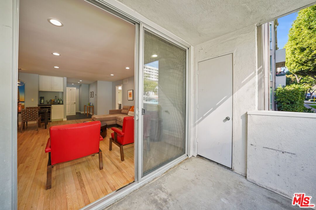 8530 Holloway Dr Unit: 215